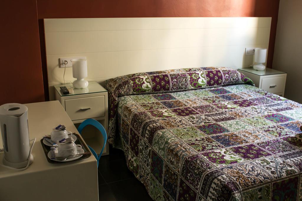 Hostal San Vicente II Sevilla Ruang foto