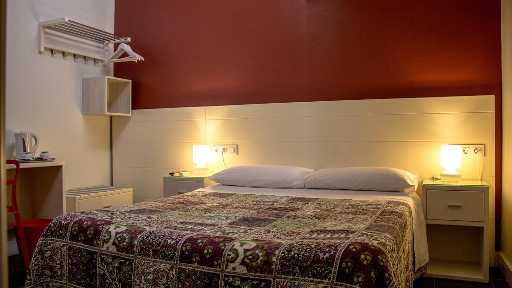 Hostal San Vicente II Sevilla Bagian luar foto