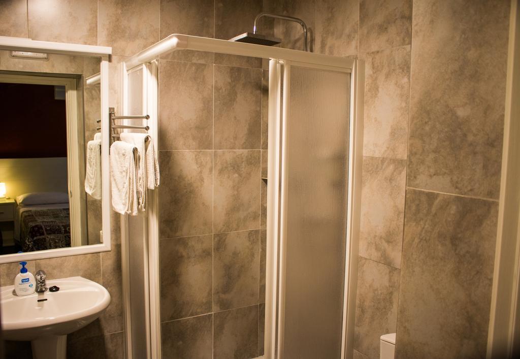 Hostal San Vicente II Sevilla Bagian luar foto
