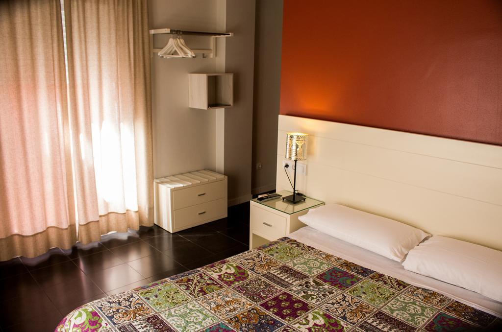 Hostal San Vicente II Sevilla Bagian luar foto