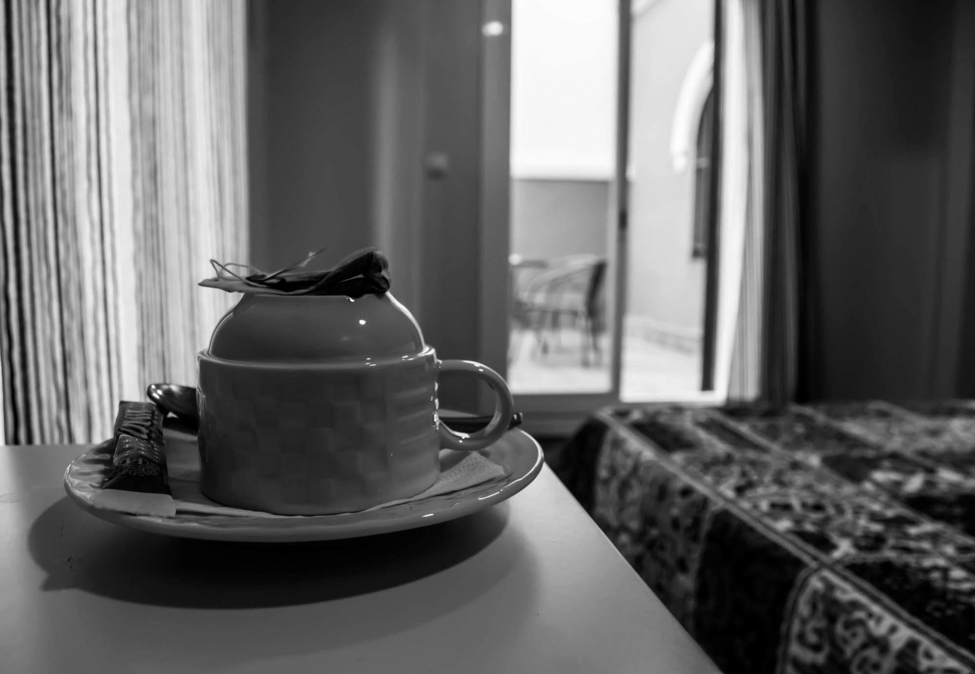 Hostal San Vicente II Sevilla Bagian luar foto