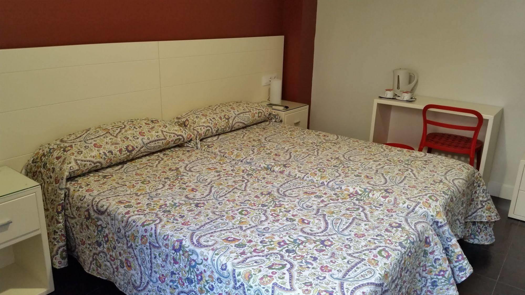 Hostal San Vicente II Sevilla Bagian luar foto
