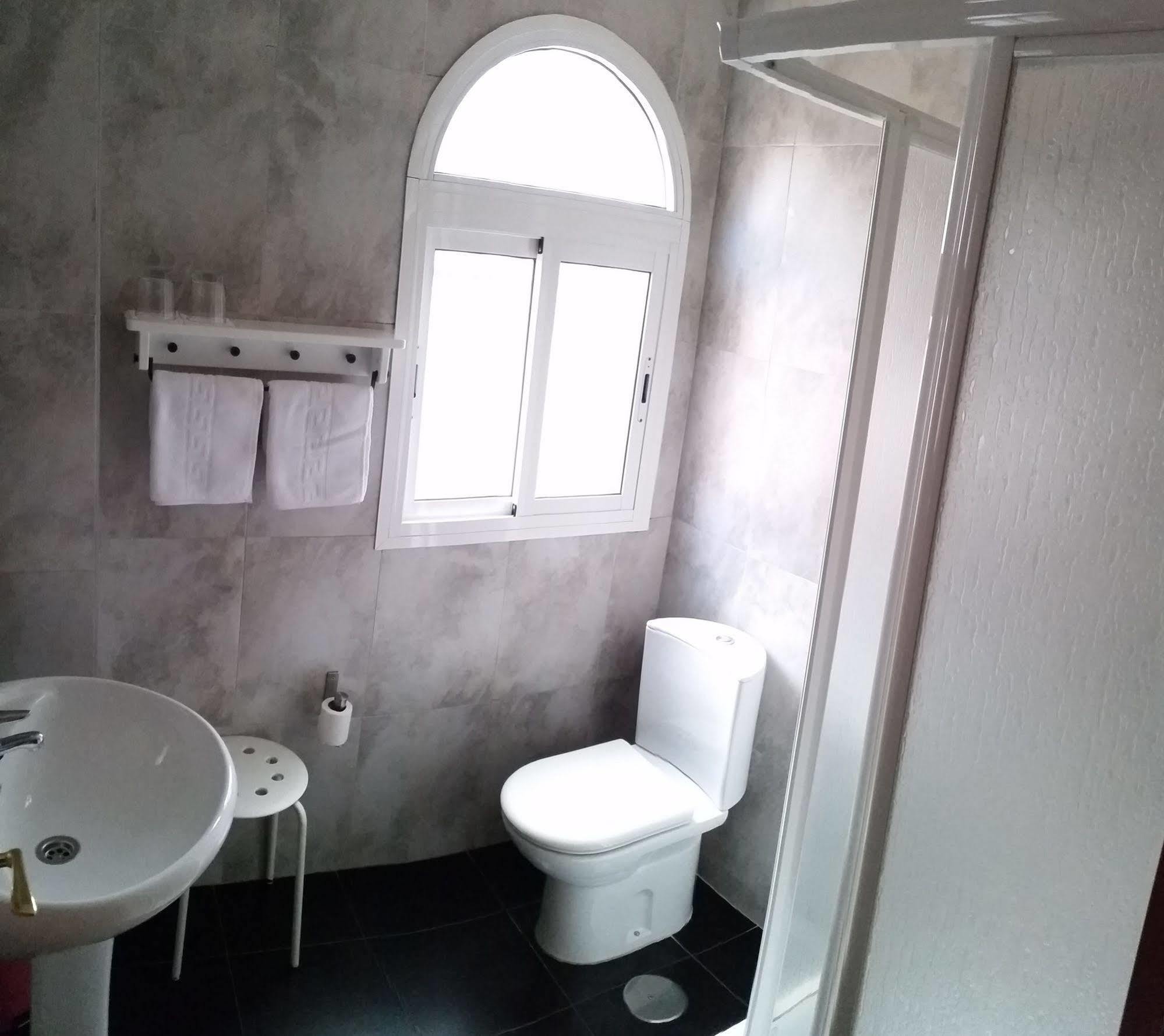 Hostal San Vicente II Sevilla Bagian luar foto