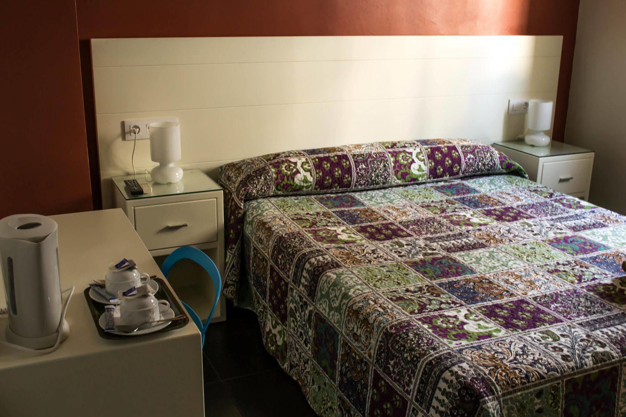 Hostal San Vicente II Sevilla Bagian luar foto