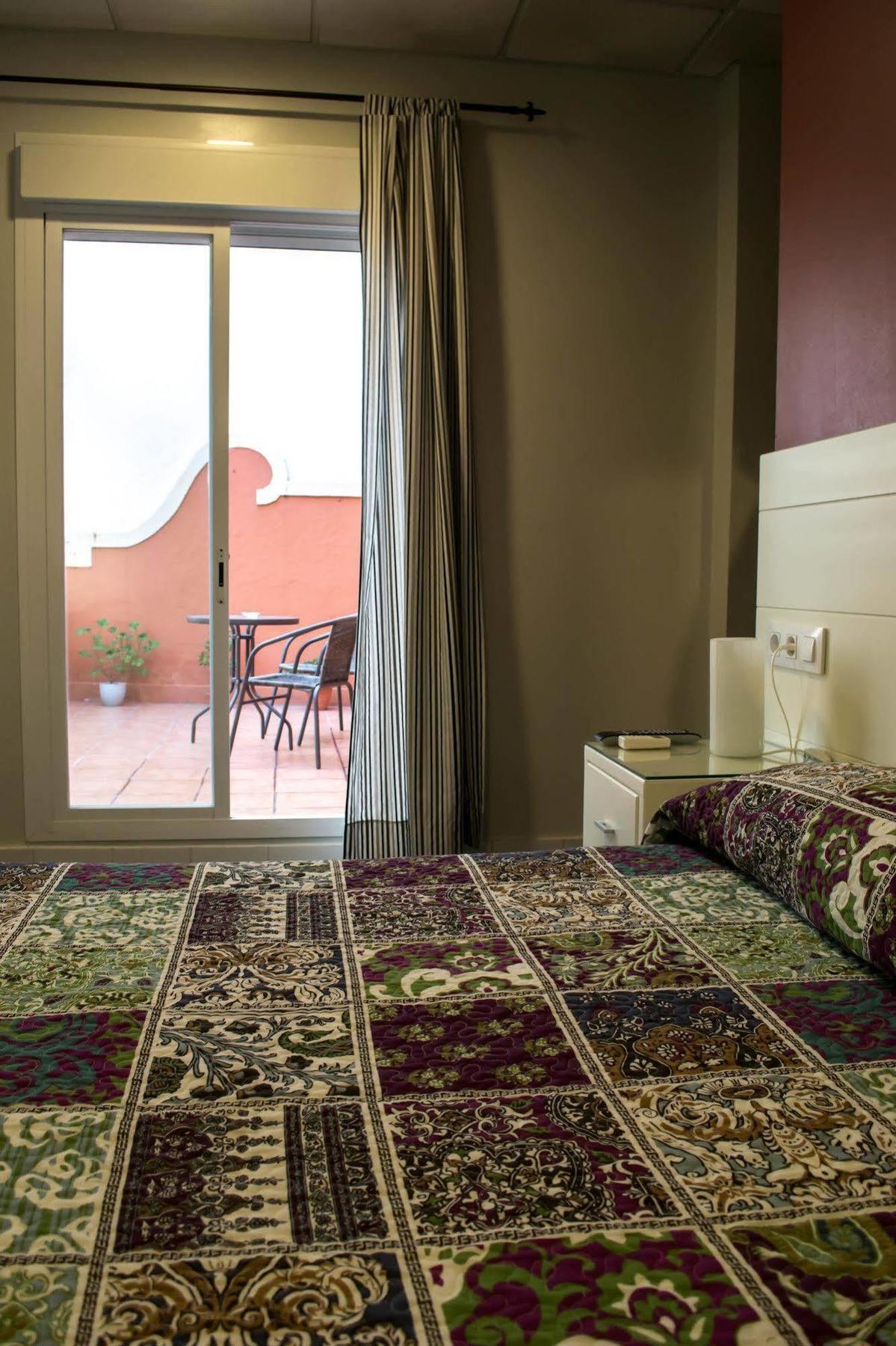 Hostal San Vicente II Sevilla Bagian luar foto